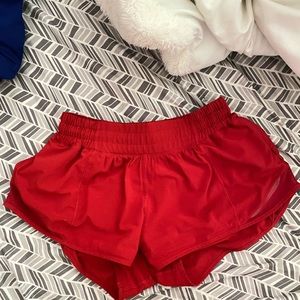 Lululemon hotty hot shorts 2.5”